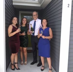 Meet your Posher, Denora